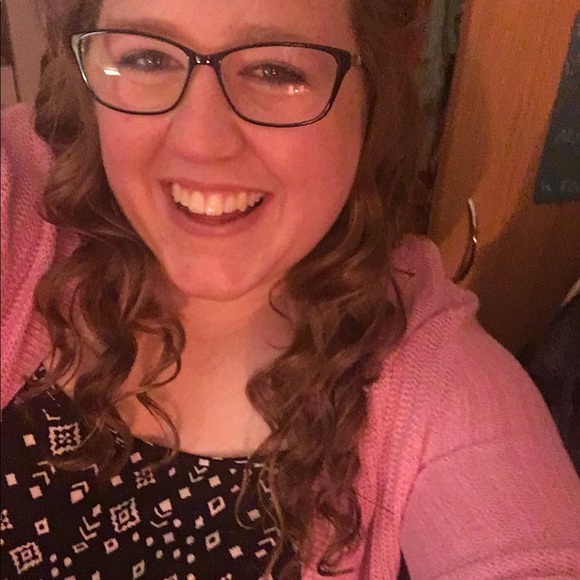 Meet your Posher, Stephanie - Picture 2 of 2